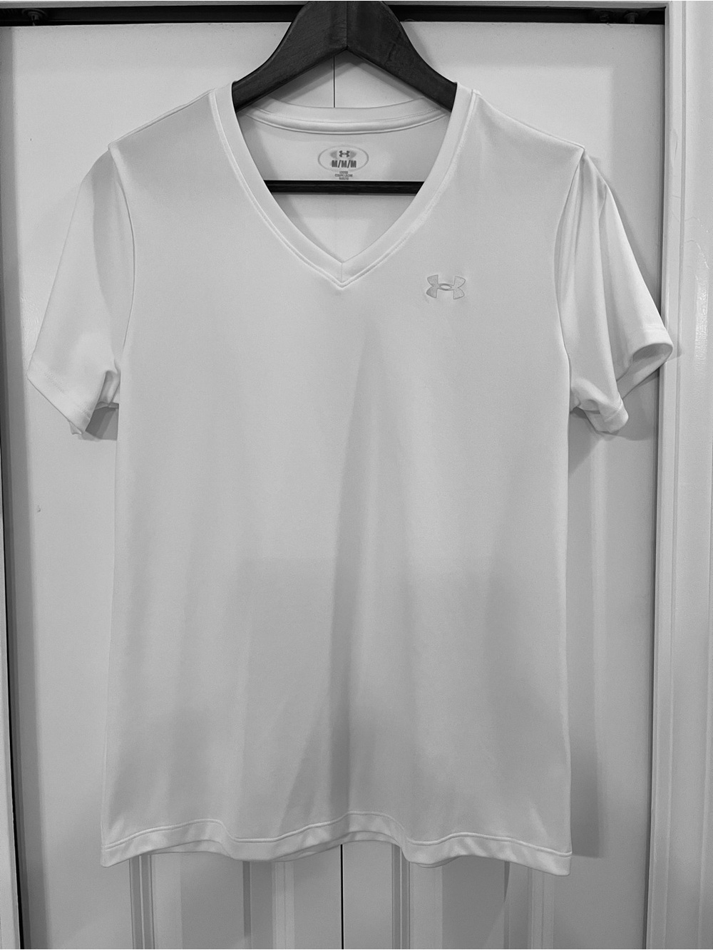 Under Armour Women's White V-Neck Short Sleeve Performance Tee